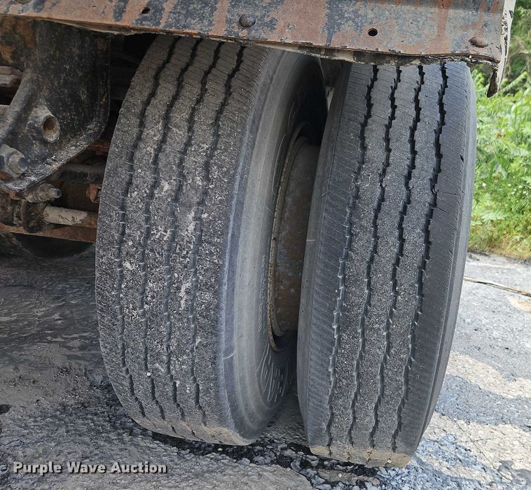 image for item EB8137 1974 TrailMobile asphalt distributor trailer