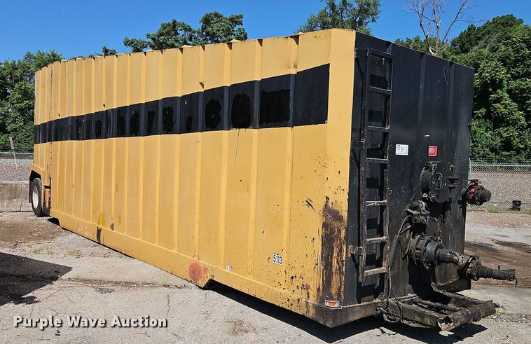 image for item EB8147 1998 Wich frac tank trailer