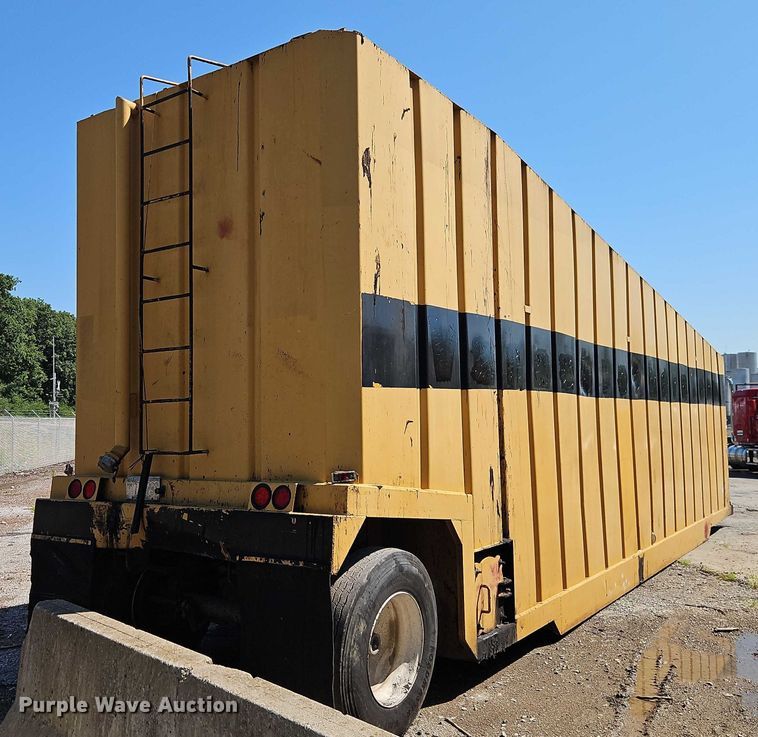 image for item EB8147 1998 Wich frac tank trailer