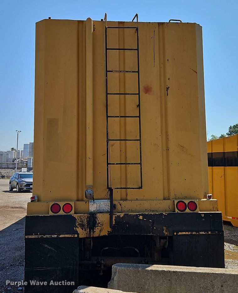 image for item EB8147 1998 Wich frac tank trailer