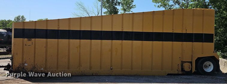 image for item EB8147 1998 Wich frac tank trailer