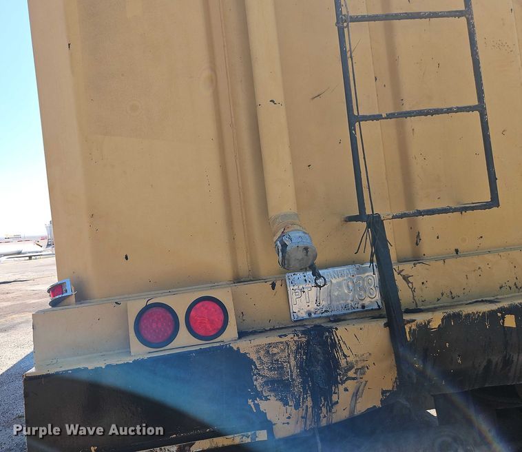 image for item EB8147 1998 Wich frac tank trailer