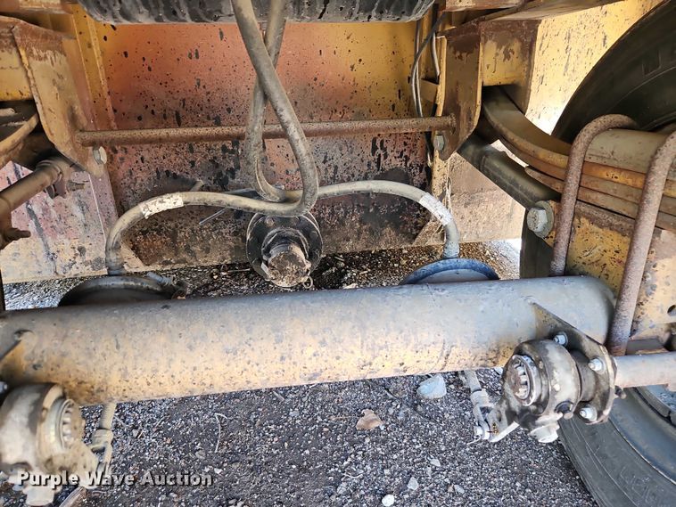 image for item EB8147 1998 Wich frac tank trailer