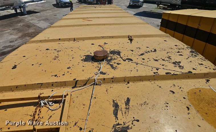 image for item EB8147 1998 Wich frac tank trailer