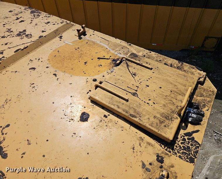 image for item EB8147 1998 Wich frac tank trailer