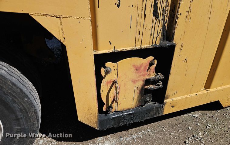 image for item EB8147 1998 Wich frac tank trailer