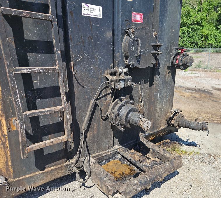 image for item EB8147 1998 Wich frac tank trailer