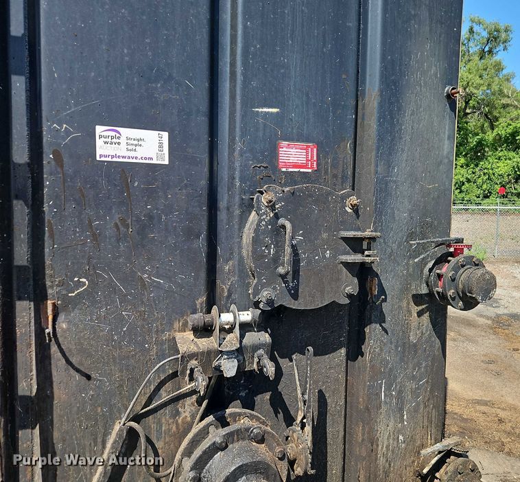 image for item EB8147 1998 Wich frac tank trailer