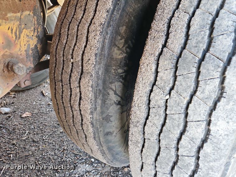 image for item EB8147 1998 Wich frac tank trailer