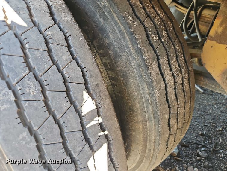 image for item EB8147 1998 Wich frac tank trailer