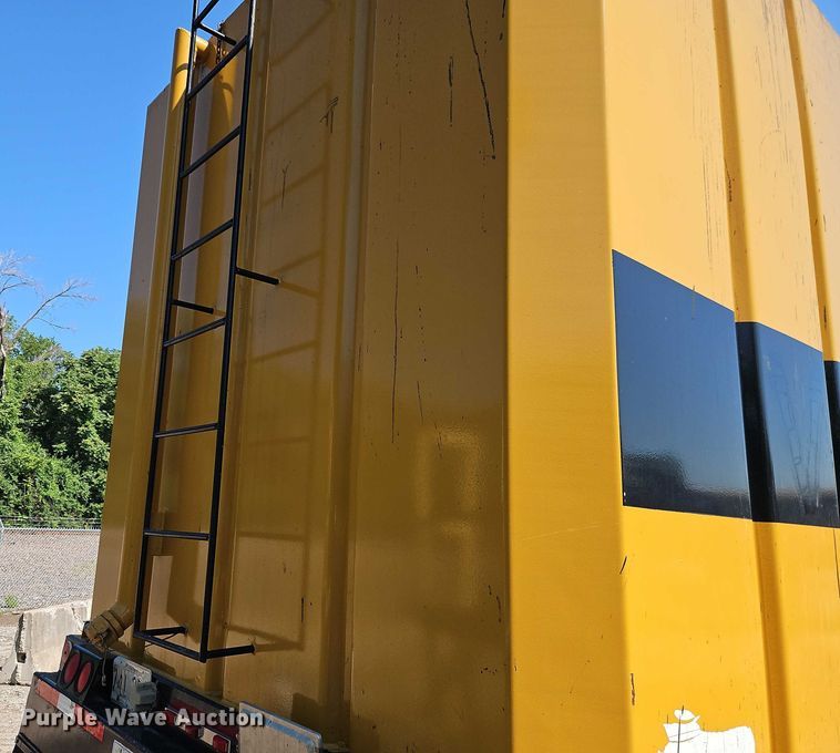 image for item EB8148 1998 Wich frac tank trailer