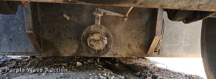 image for item EB8148 1998 Wich frac tank trailer