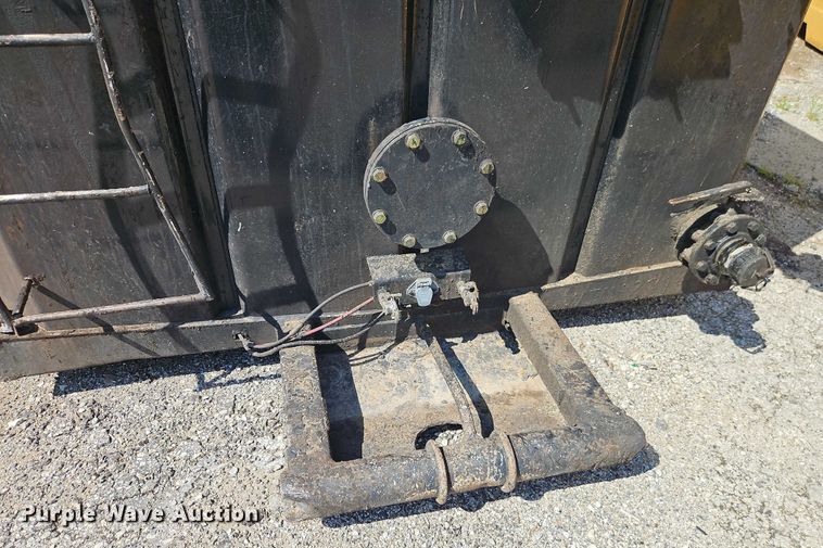 image for item EB8148 1998 Wich frac tank trailer