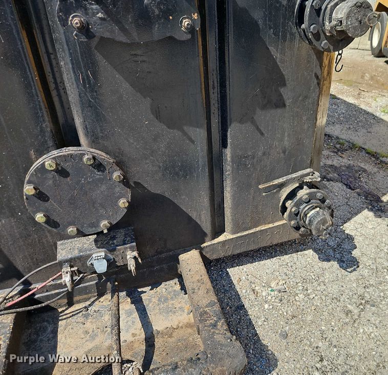 image for item EB8148 1998 Wich frac tank trailer