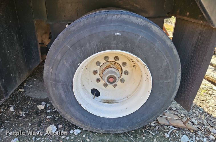 image for item EB8148 1998 Wich frac tank trailer