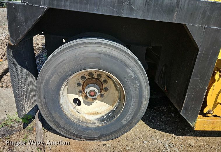 image for item EB8148 1998 Wich frac tank trailer