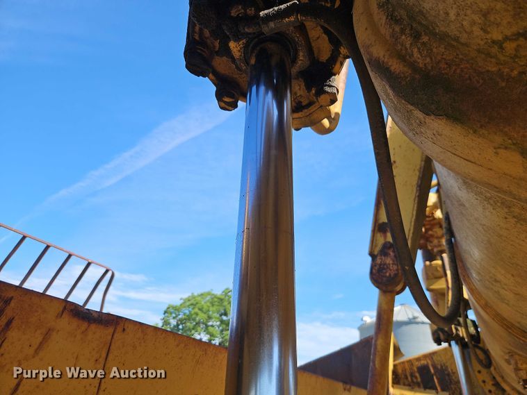 image for item EB8151 1973 Caterpillar 631C scraper