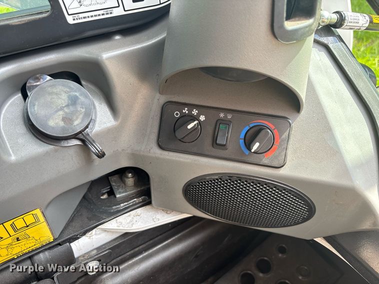 image for item EC3701 2024 Bobcat T770 tracked skid steer loader