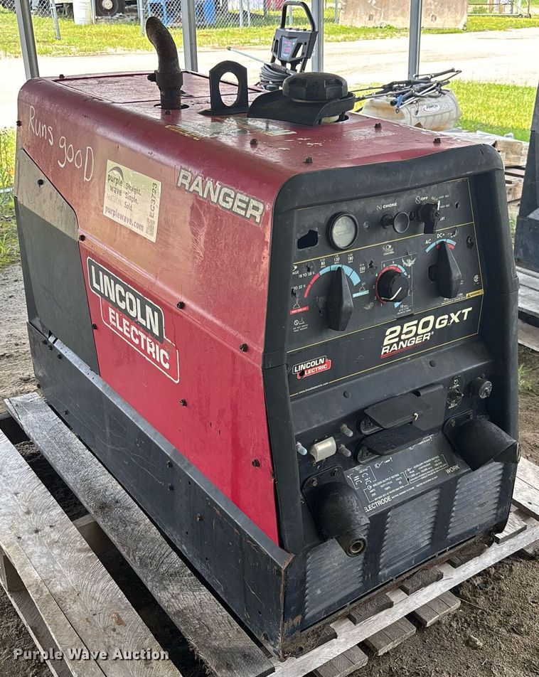 image for item EC3723 Lincoln Electric Ranger 250 GXT welder/generator