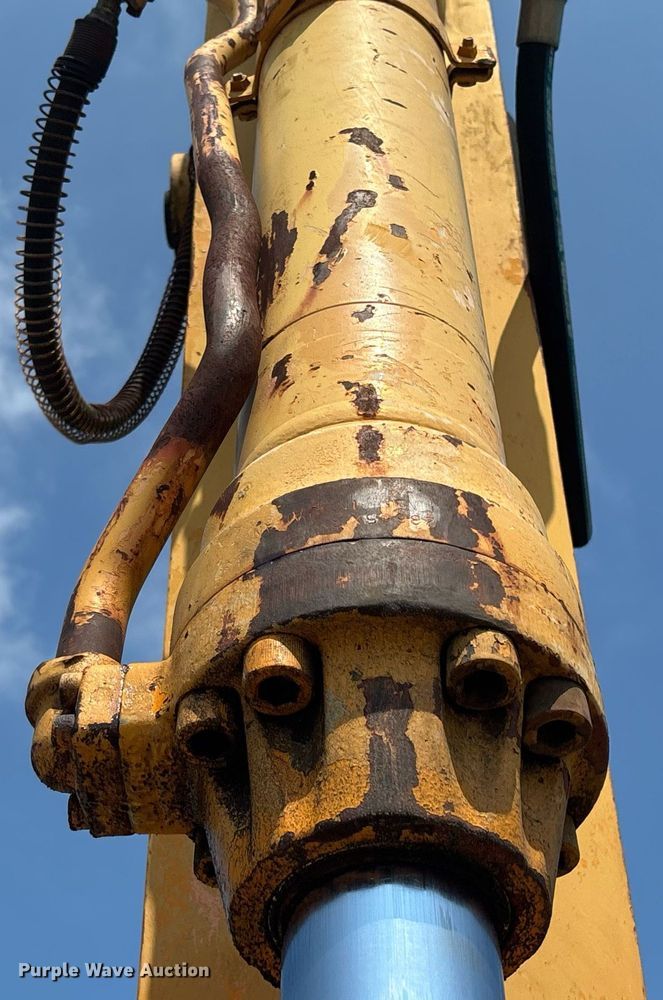 image for item EC3728 1992 Hyundai R290LC excavator