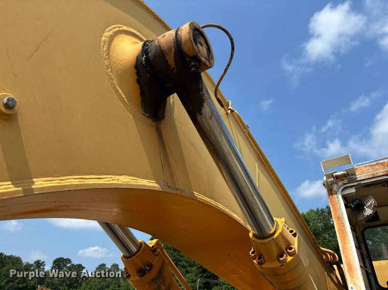 image for item EC3728 1992 Hyundai R290LC excavator