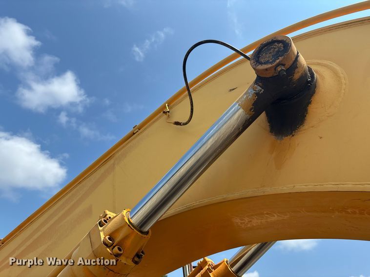 image for item EC3728 1992 Hyundai R290LC excavator