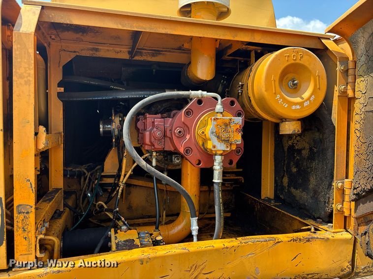 image for item EC3728 1992 Hyundai R290LC excavator