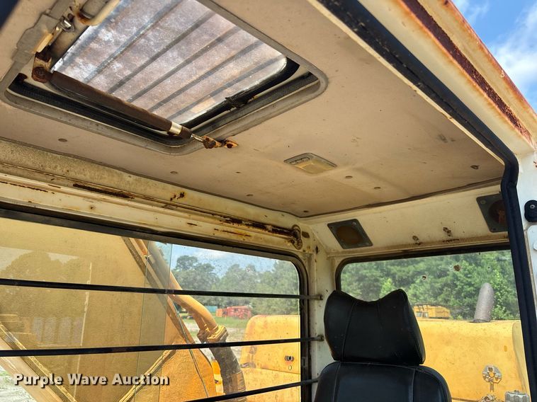 image for item EC3728 1992 Hyundai R290LC excavator