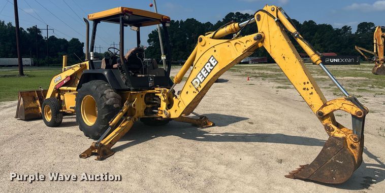 image for item EC3732 2000 John Deere 310E backhoe