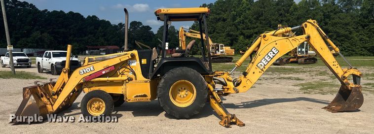 image for item EC3732 2000 John Deere 310E backhoe