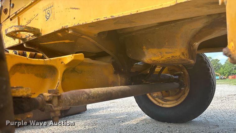 image for item EC3732 2000 John Deere 310E backhoe