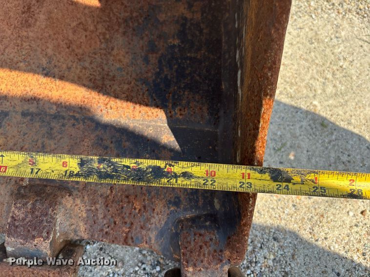 image for item EC3732 2000 John Deere 310E backhoe