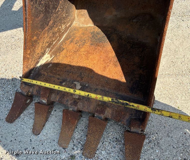 image for item EC3732 2000 John Deere 310E backhoe