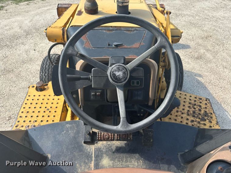 image for item EC3732 2000 John Deere 310E backhoe