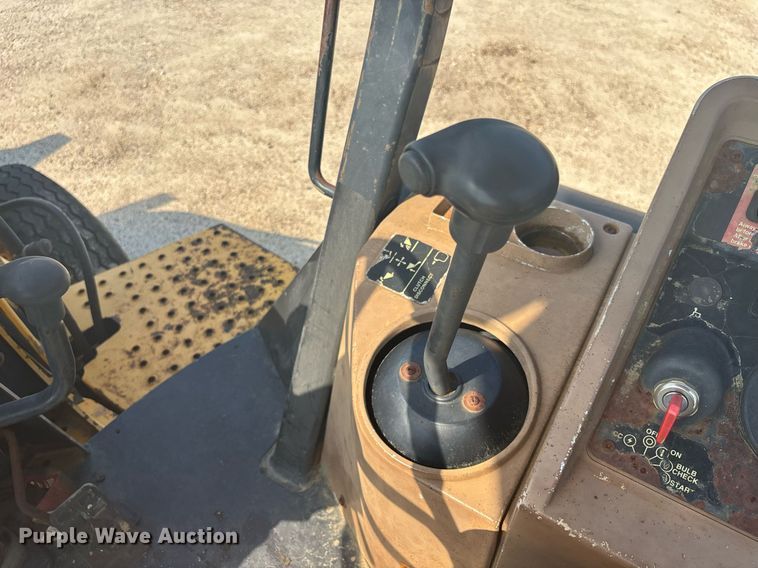 image for item EC3732 2000 John Deere 310E backhoe