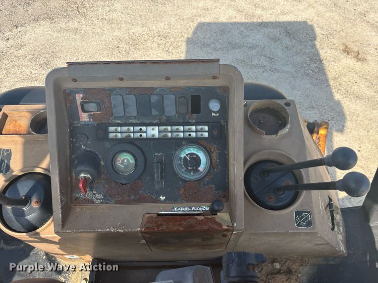 image for item EC3732 2000 John Deere 310E backhoe