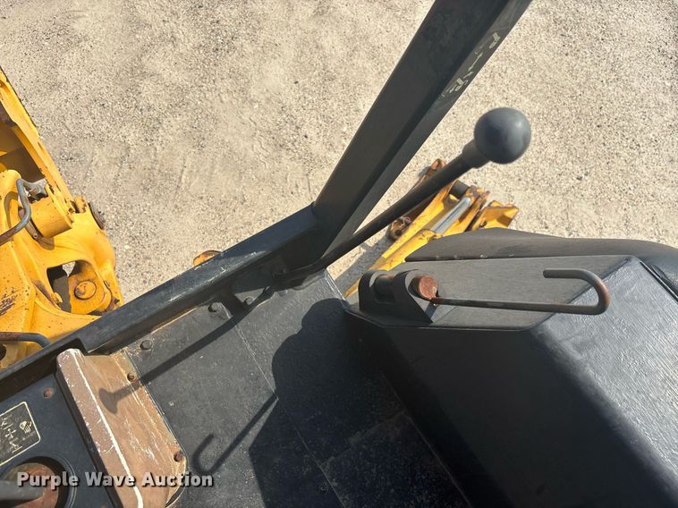 image for item EC3732 2000 John Deere 310E backhoe