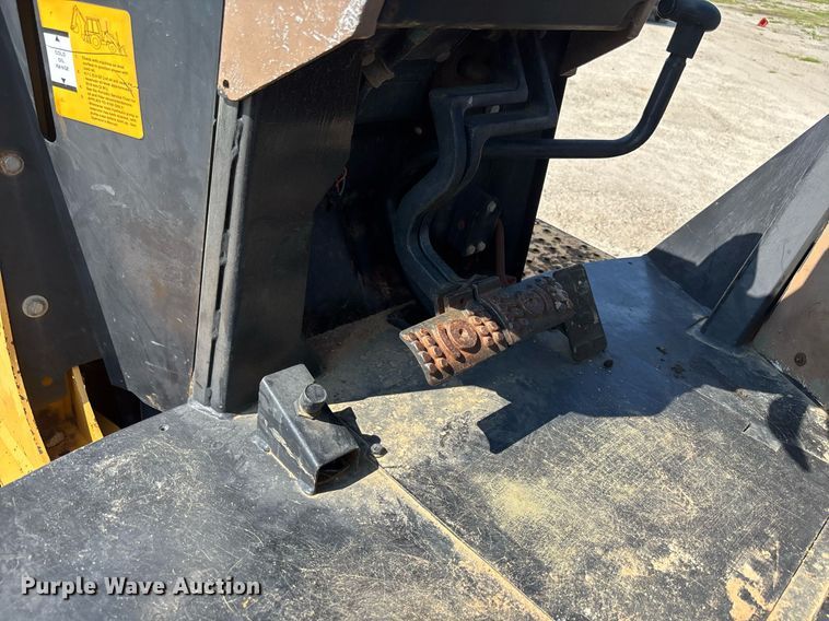 image for item EC3732 2000 John Deere 310E backhoe