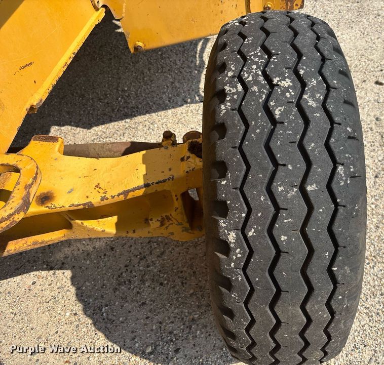 image for item EC3732 2000 John Deere 310E backhoe