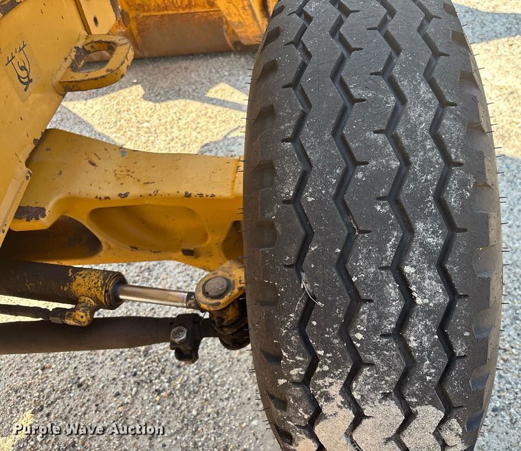 image for item EC3732 2000 John Deere 310E backhoe