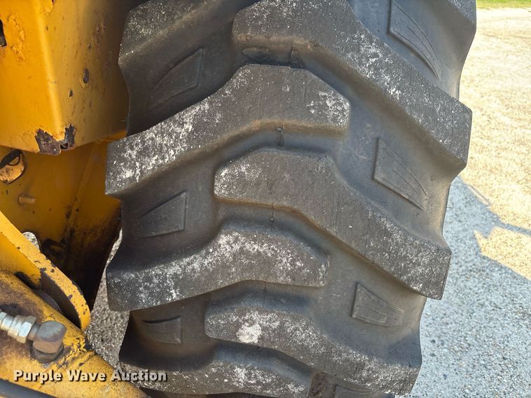 image for item EC3732 2000 John Deere 310E backhoe