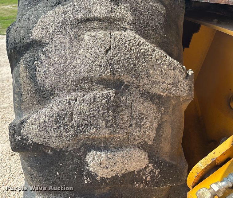 image for item EC3732 2000 John Deere 310E backhoe