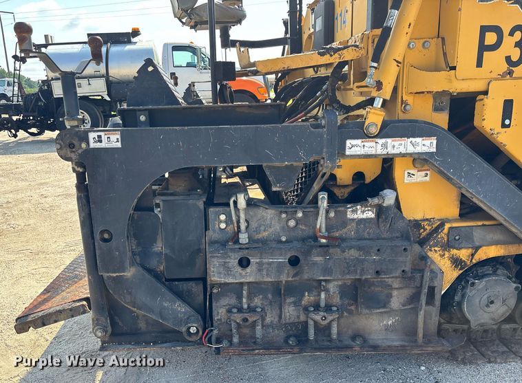 image for item EC3733 2019 Weiler P385B paver