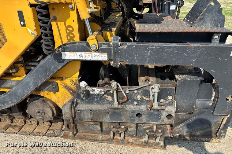 image for item EC3733 2019 Weiler P385B paver