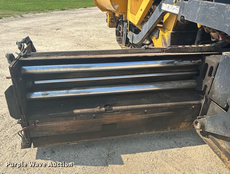 image for item EC3733 2019 Weiler P385B paver