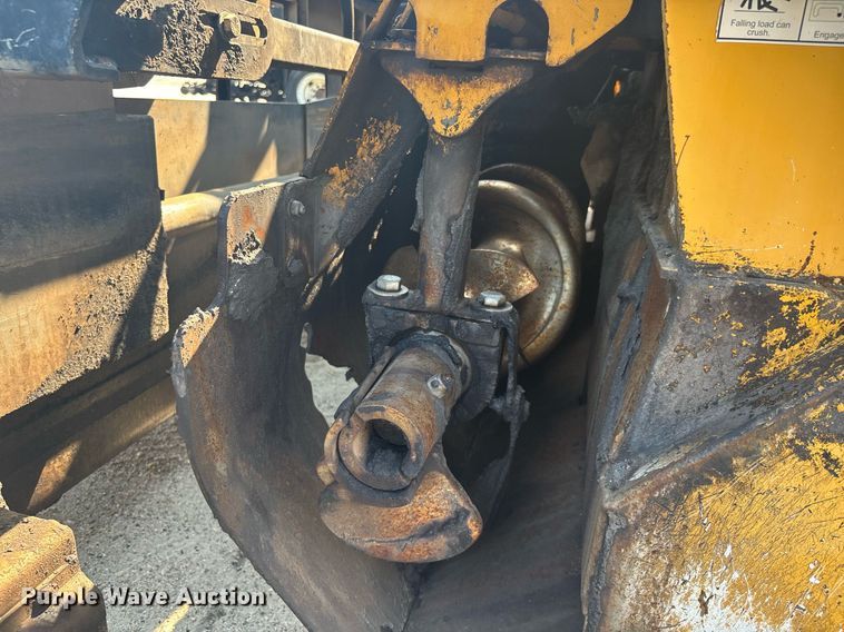 image for item EC3733 2019 Weiler P385B paver