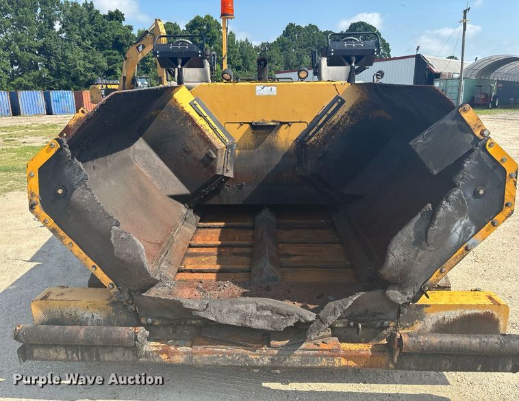 image for item EC3733 2019 Weiler P385B paver