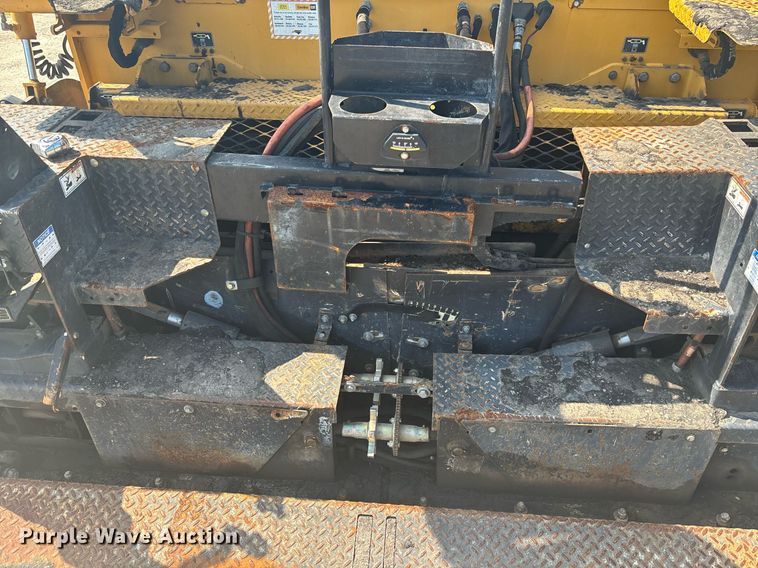 image for item EC3733 2019 Weiler P385B paver
