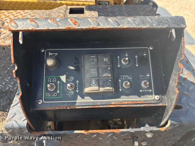 image for item EC3733 2019 Weiler P385B paver