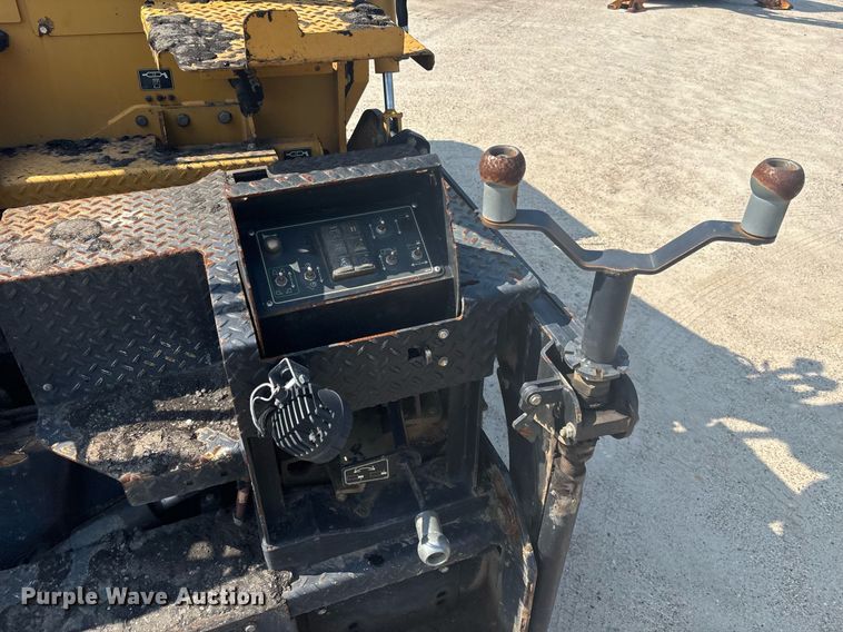 image for item EC3733 2019 Weiler P385B paver